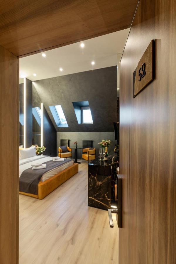 Aristo Jacuzzi Hotel Lviv Exterior foto