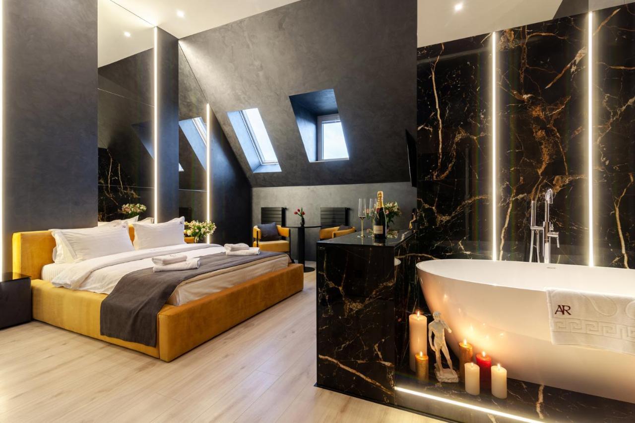 Aristo Jacuzzi Hotel Lviv Exterior foto