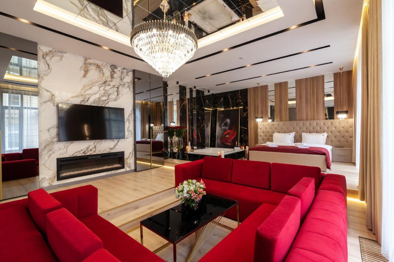 Aristo Jacuzzi Hotel Lviv Exterior foto