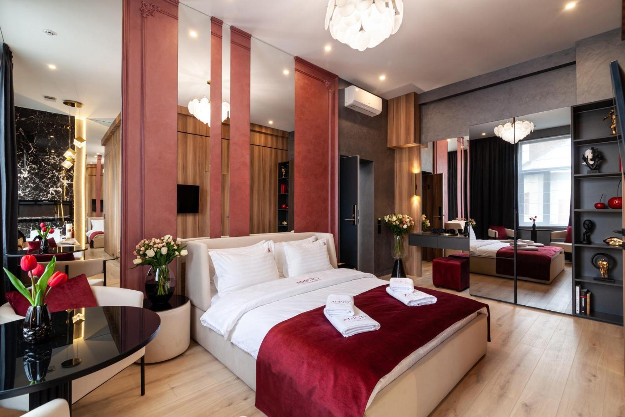 Aristo Jacuzzi Hotel Lviv Exterior foto