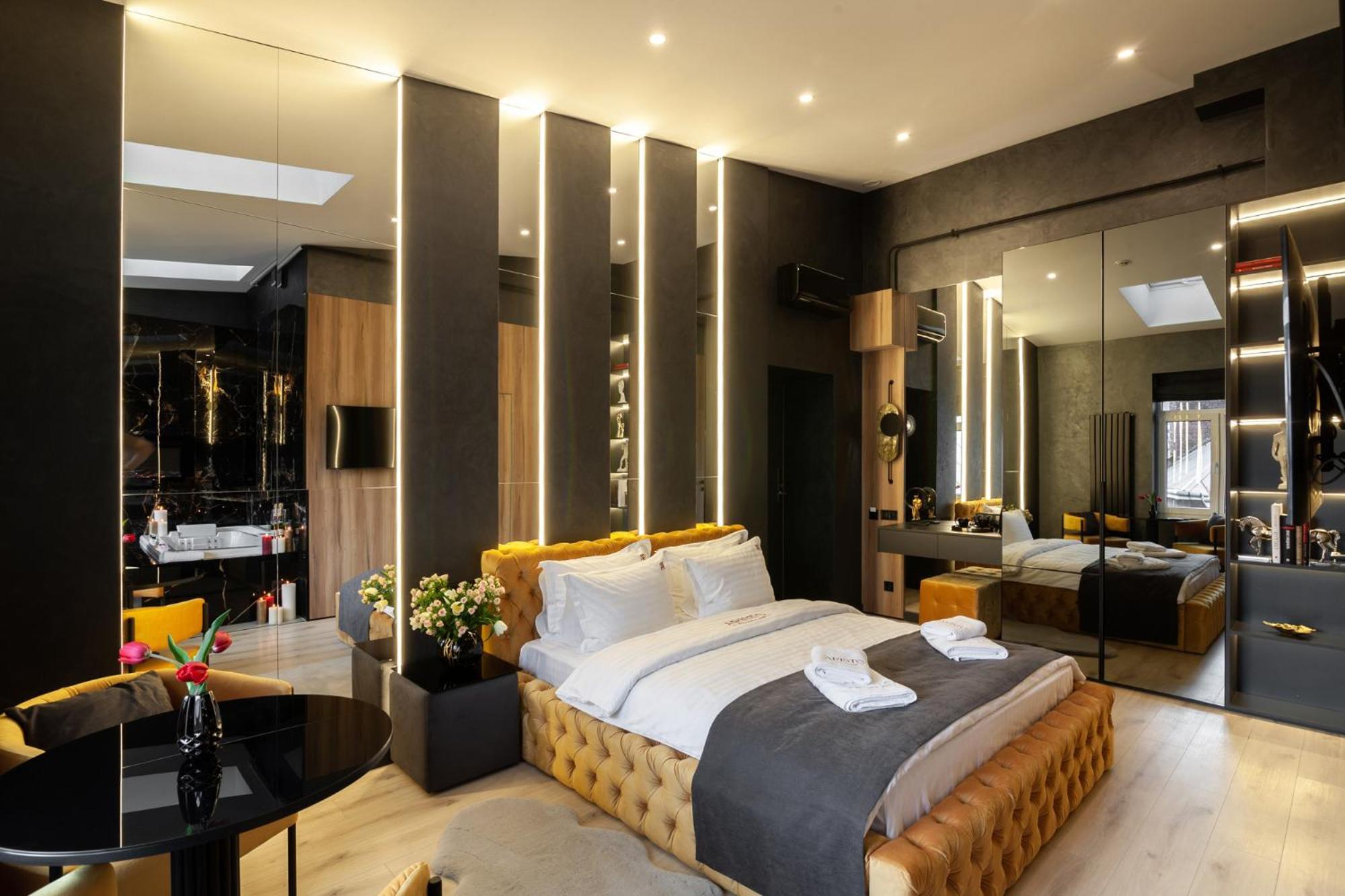 Aristo Jacuzzi Hotel Lviv Exterior foto