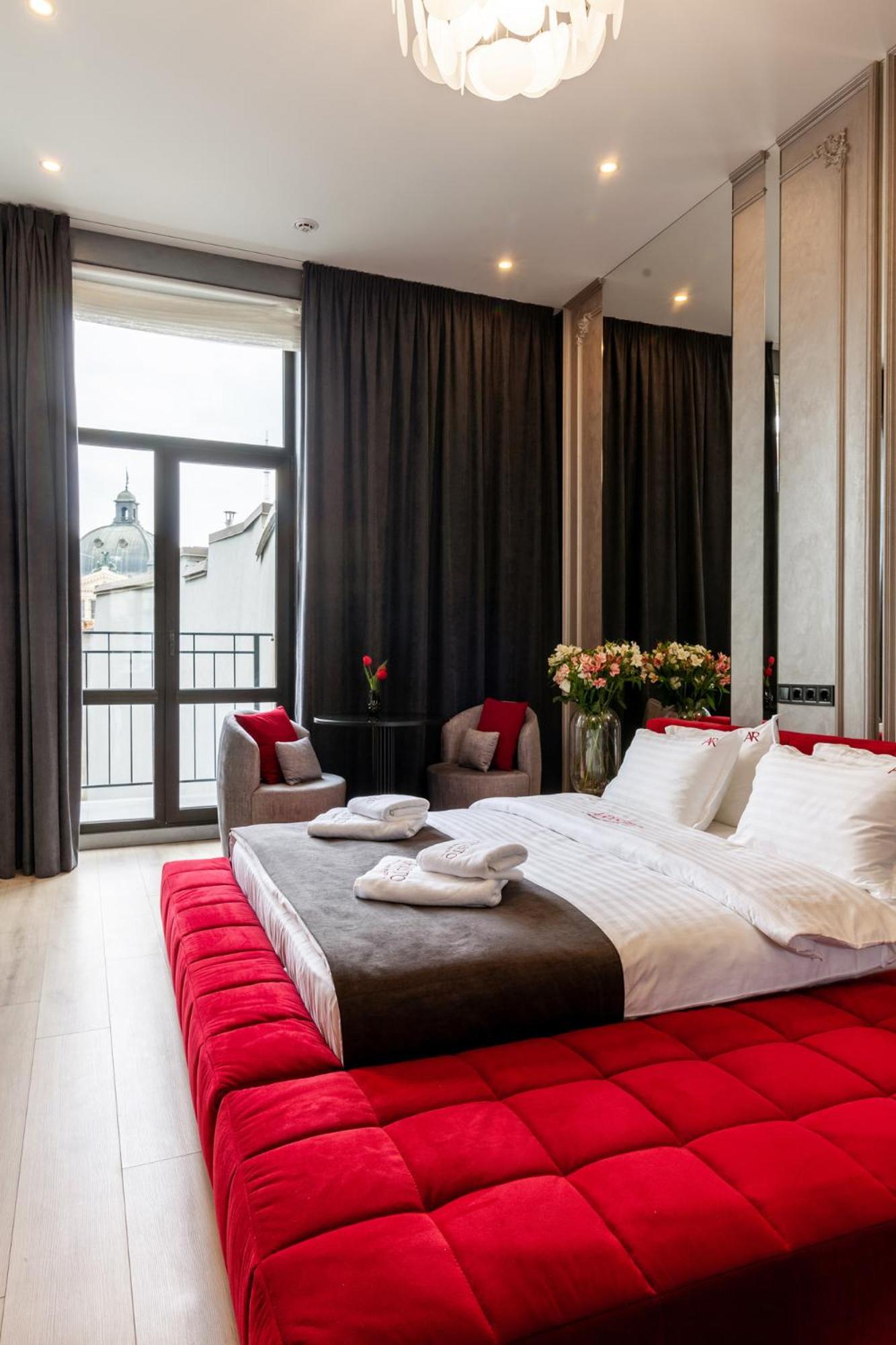Aristo Jacuzzi Hotel Lviv Exterior foto
